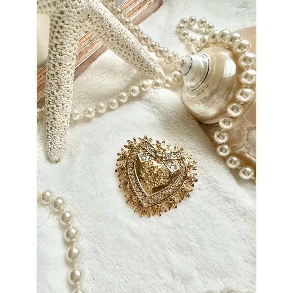 Intricate gold heart Brooch with rhinestone
